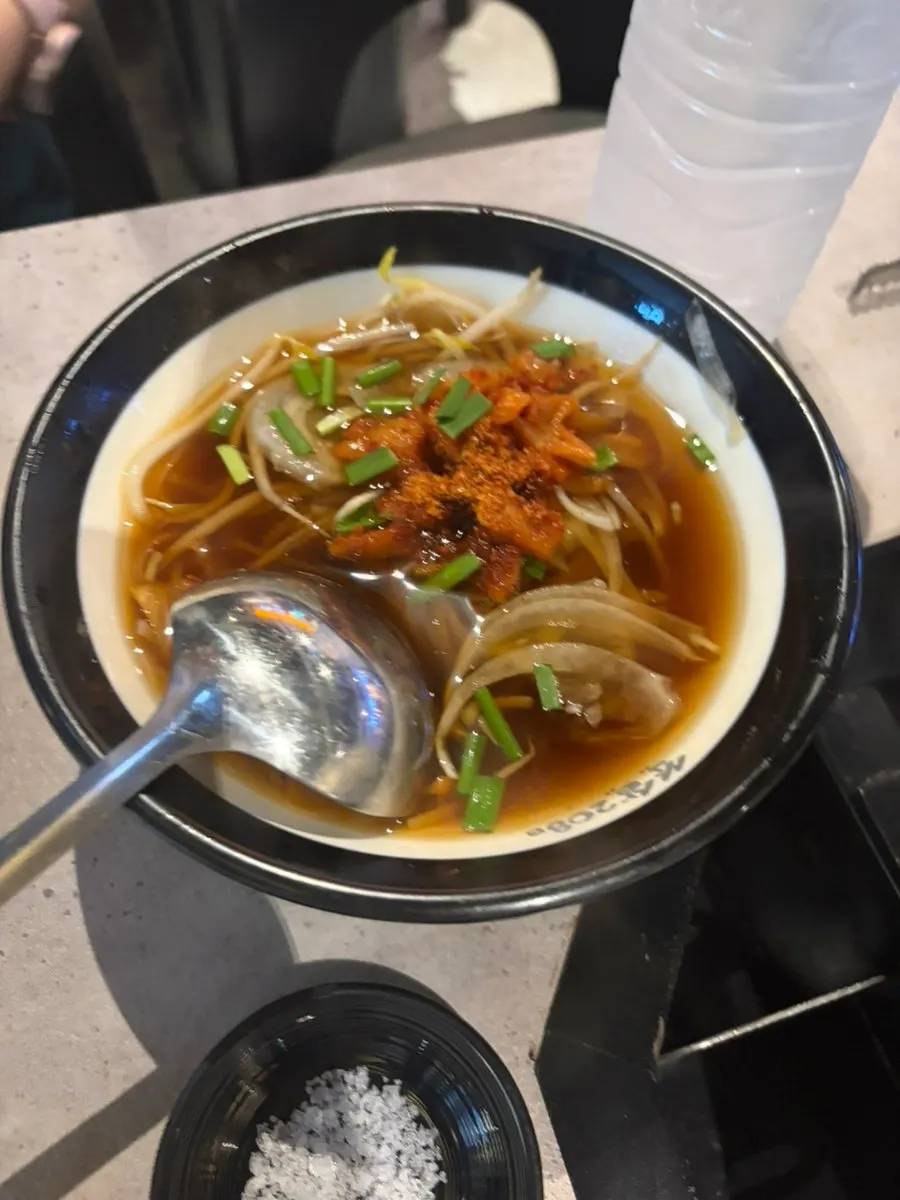 붉은 김치 쌀국수 반찬