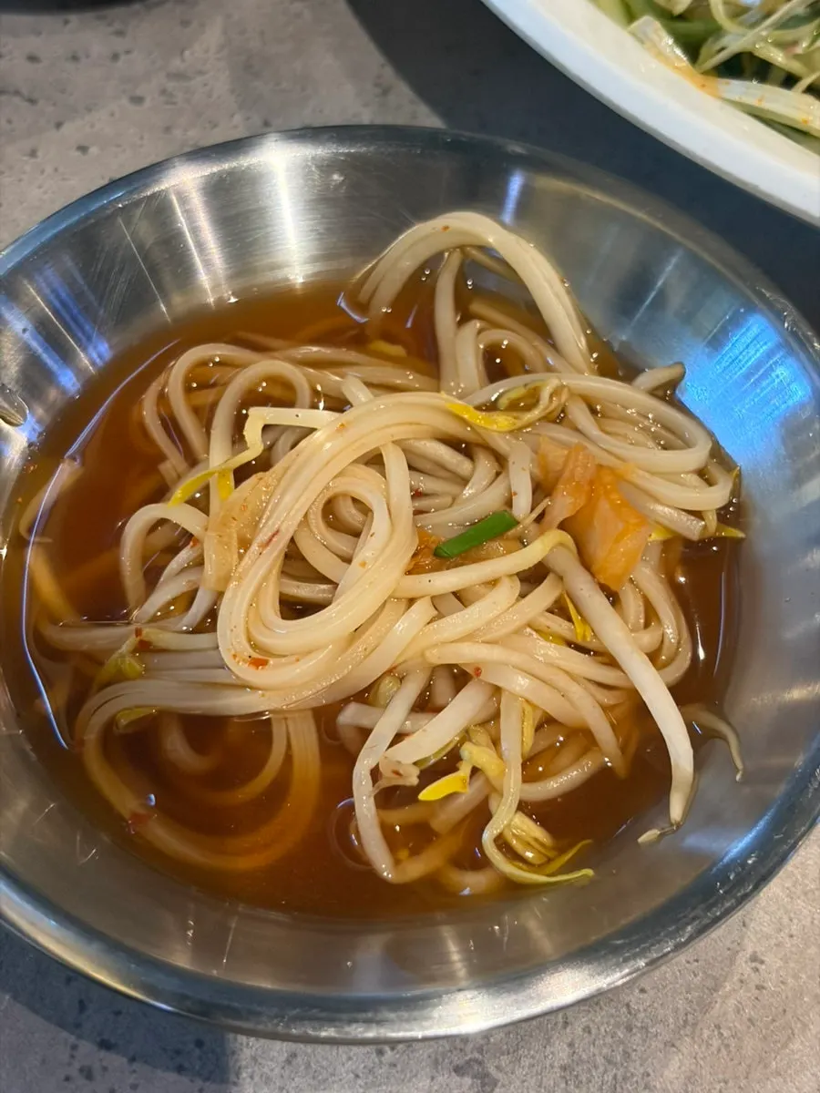 쏘삼208 반찬 접시 전체 구성