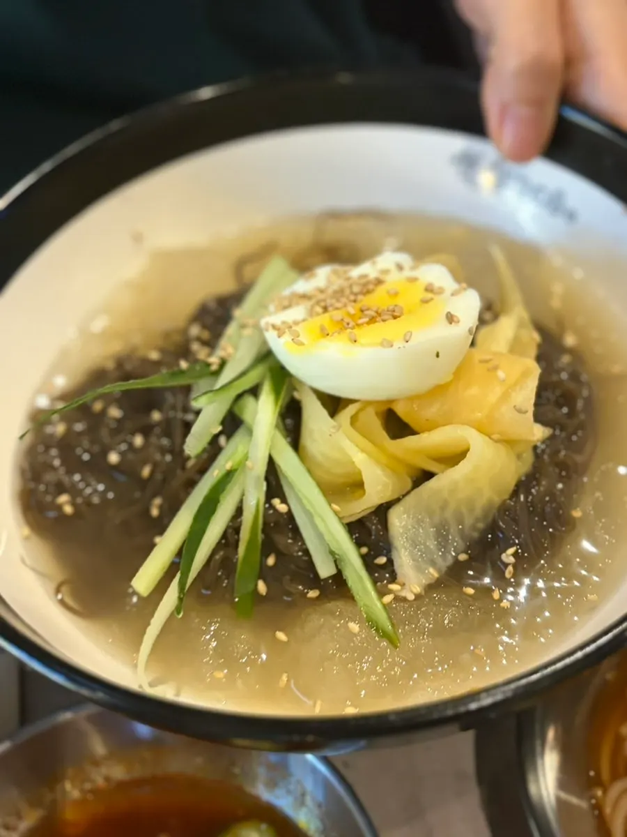 쫄깃한 면의 물냉면