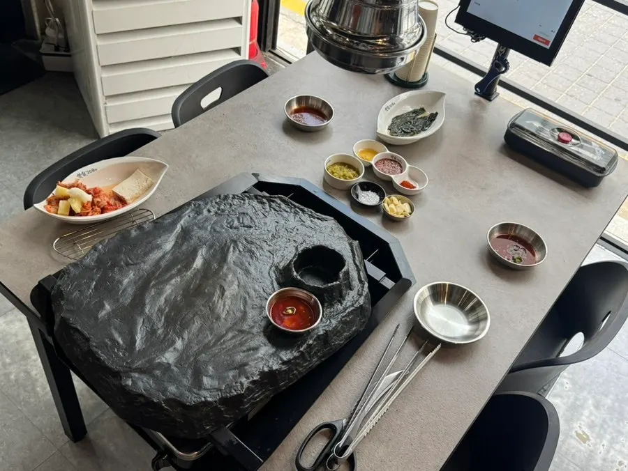 Table set for the Naver-reserved visit at Ssosam 208