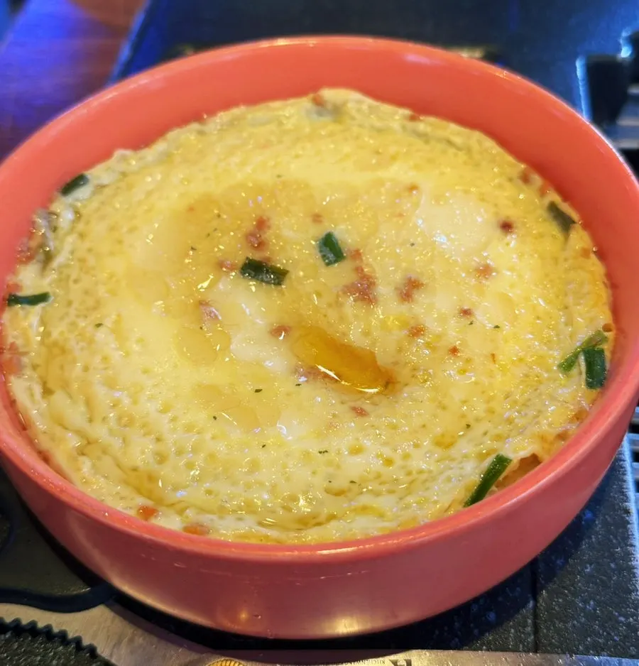 치즈가 듬뿍 올라간 삼겹치즈 김치볶음밥