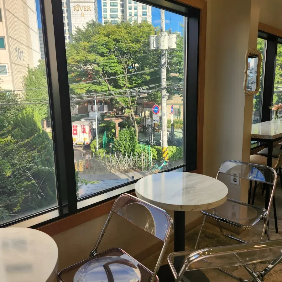 스택베이커리에서 포장해 온 빵 대표 이미지