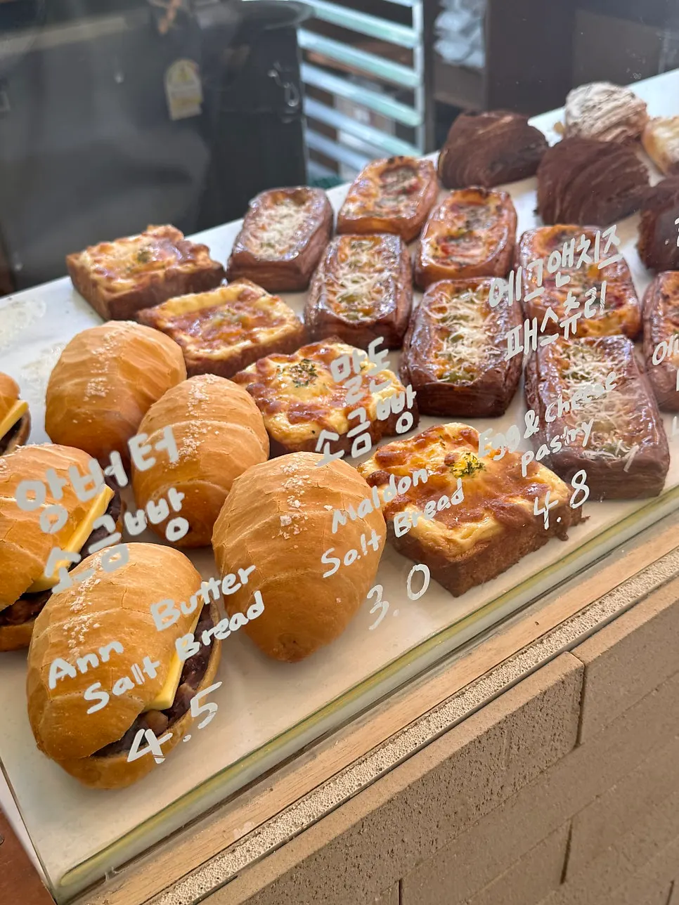 เทอร์เรซด้านนอกของร้าน Stack Bakery