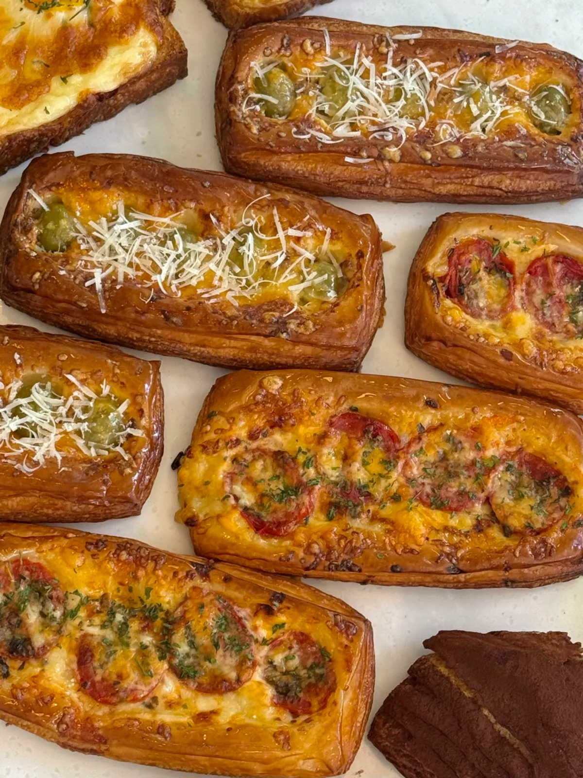 ภาพระยะใกล้ขนมปังอบสดใหม่ของ Stack Bakery