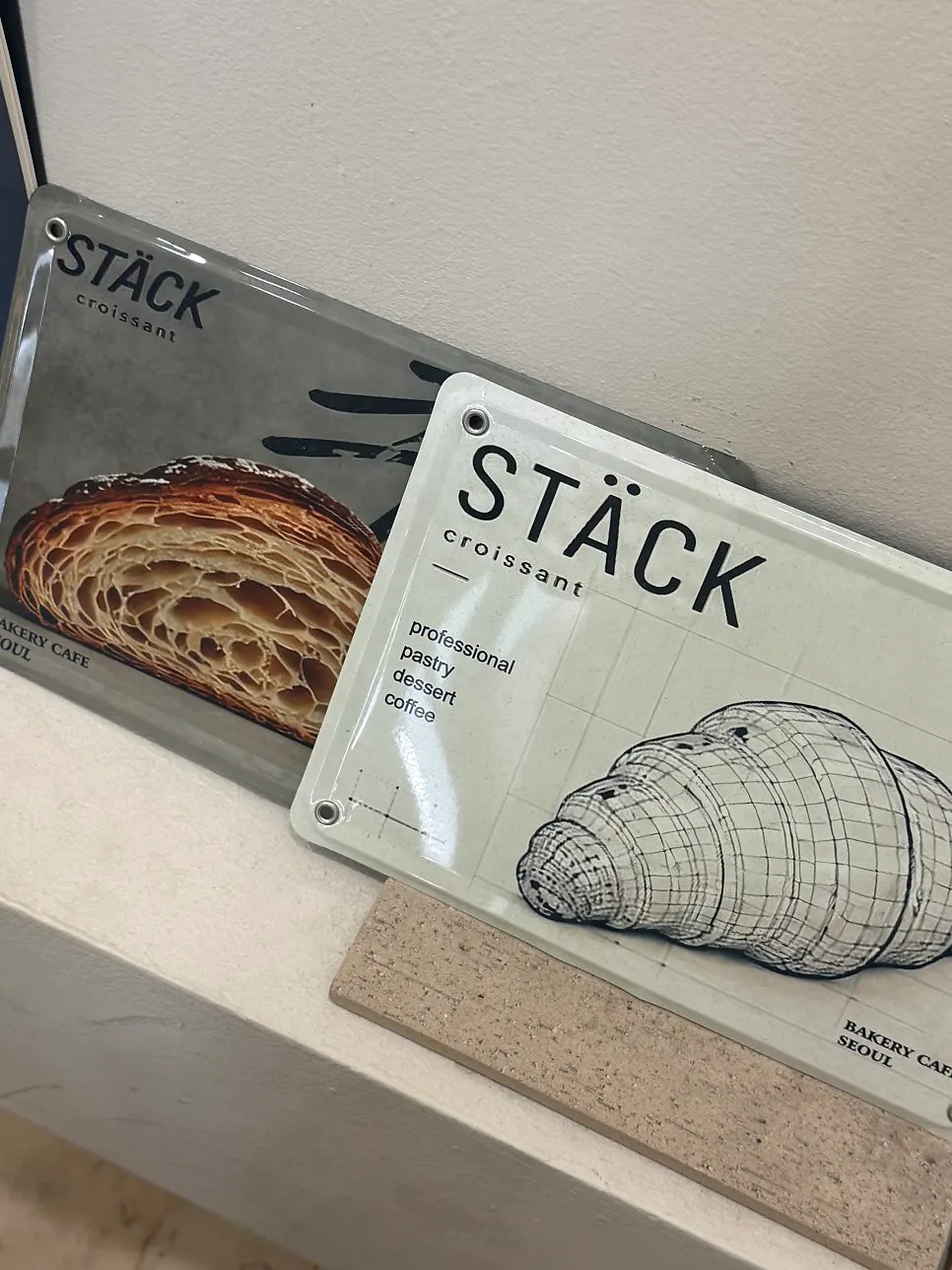 ทางขึ้นชั้น 2 ของ Stack Bakery