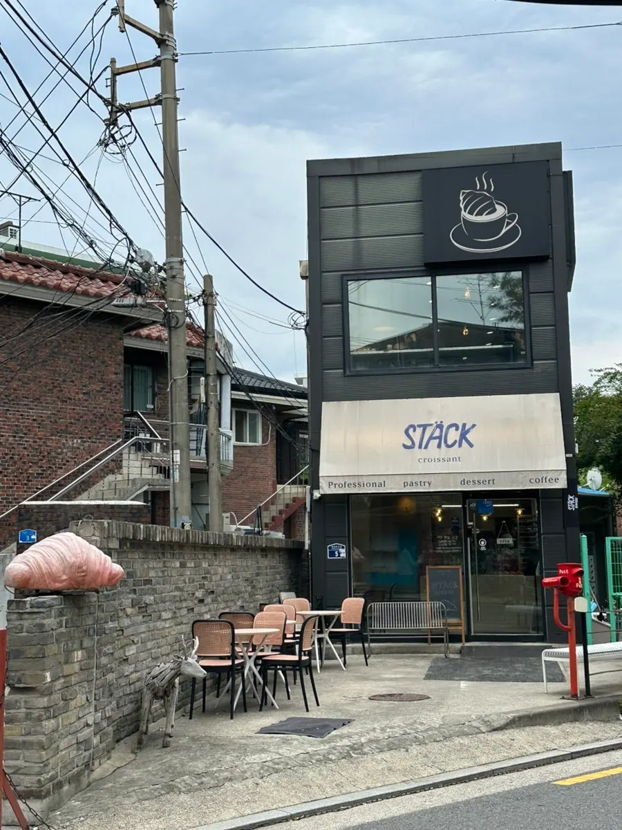 Exterior of Stack Bakery, a 10-minute walk from Konkuk University Station