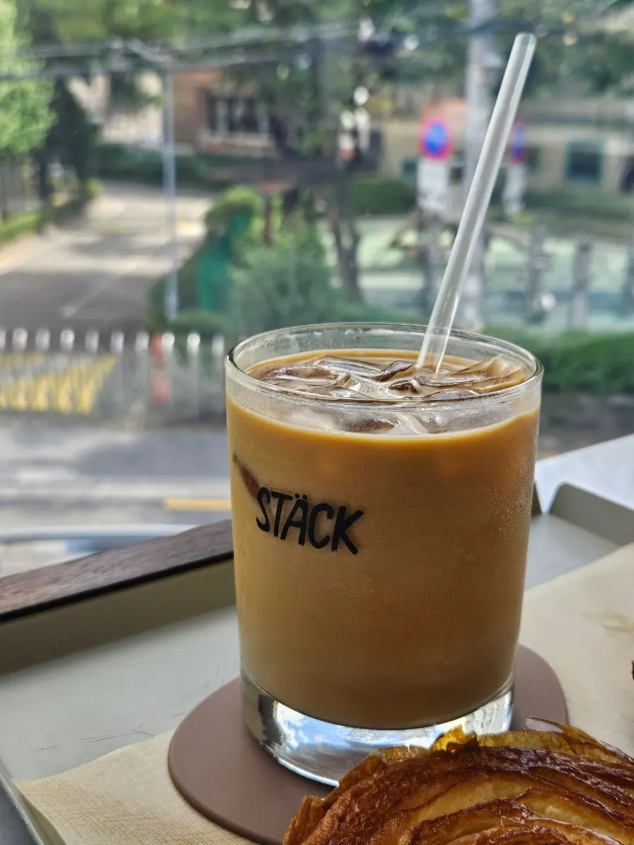 A glass of iced caffe latte