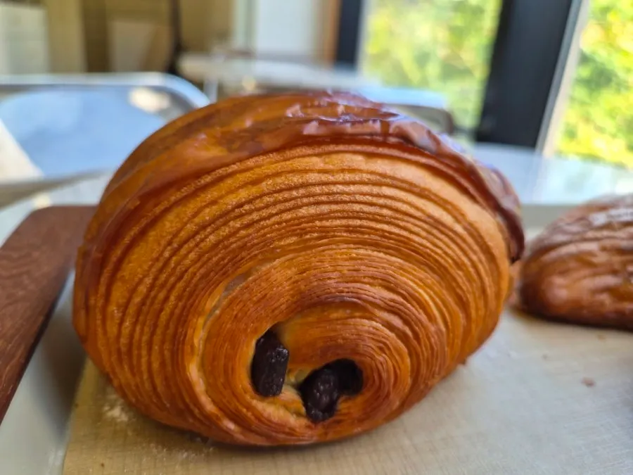 Plate with plain kouign-amann