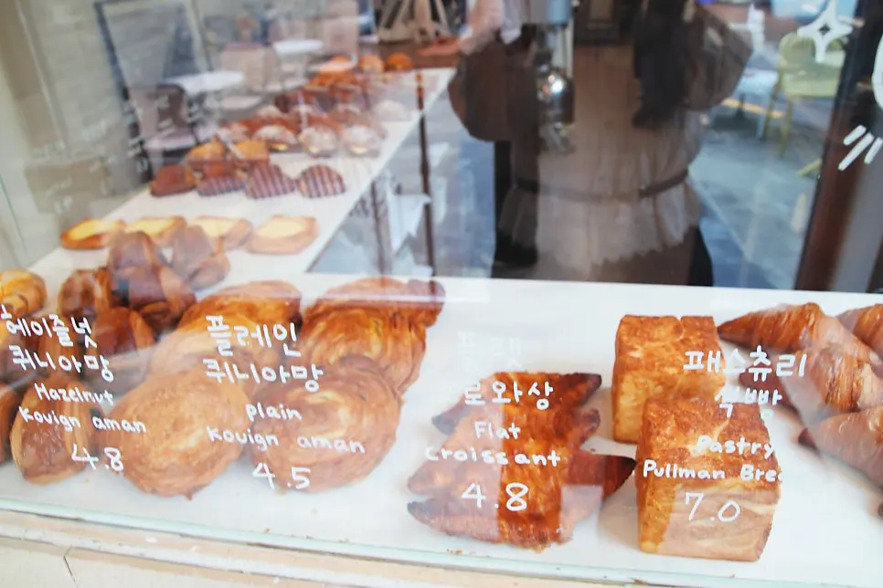 Bahagian dalam bakeri tingkat 1 Stack Bakery