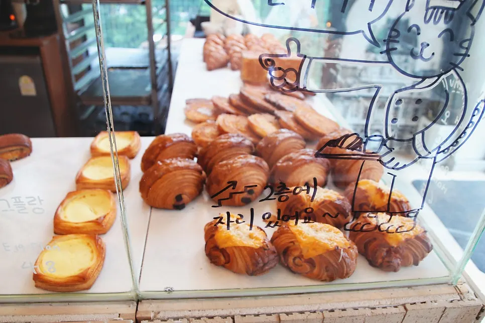 Ruang kafe tingkat 2 Stack Bakery