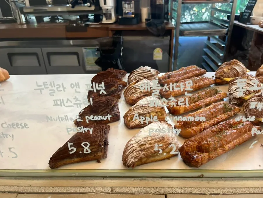 巧克力面包等酥皮陈列