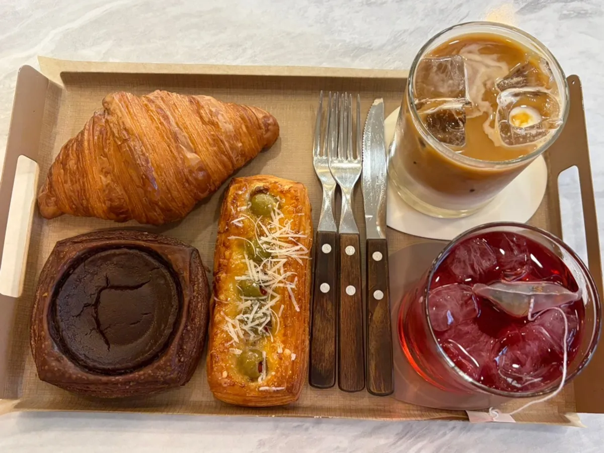 Tray with bread and drinks from Stack Bakery