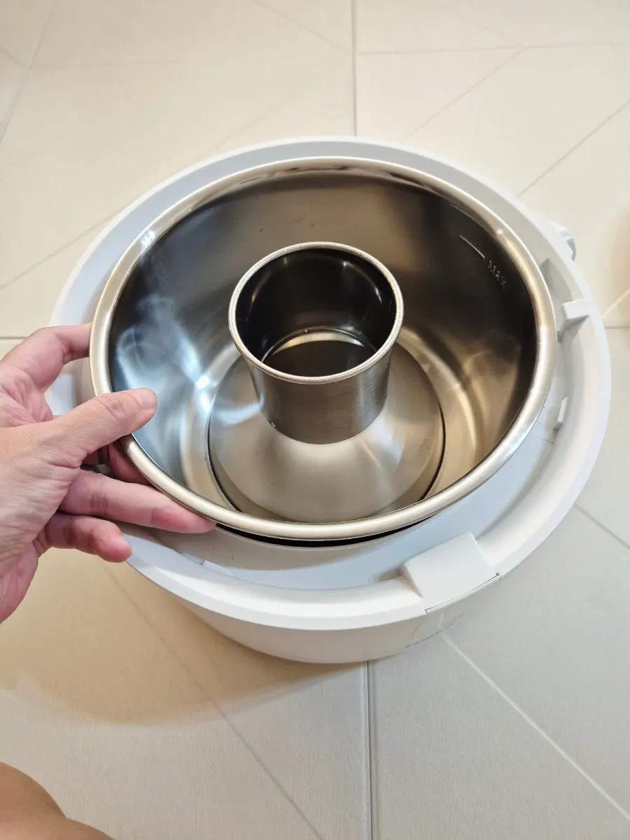 Photo explaining concerns about pressure-type heated humidifiers