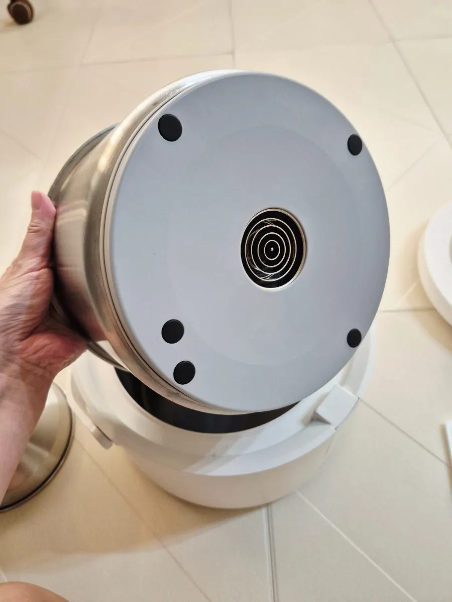 Humidifier interior that resembles a rice cooker
