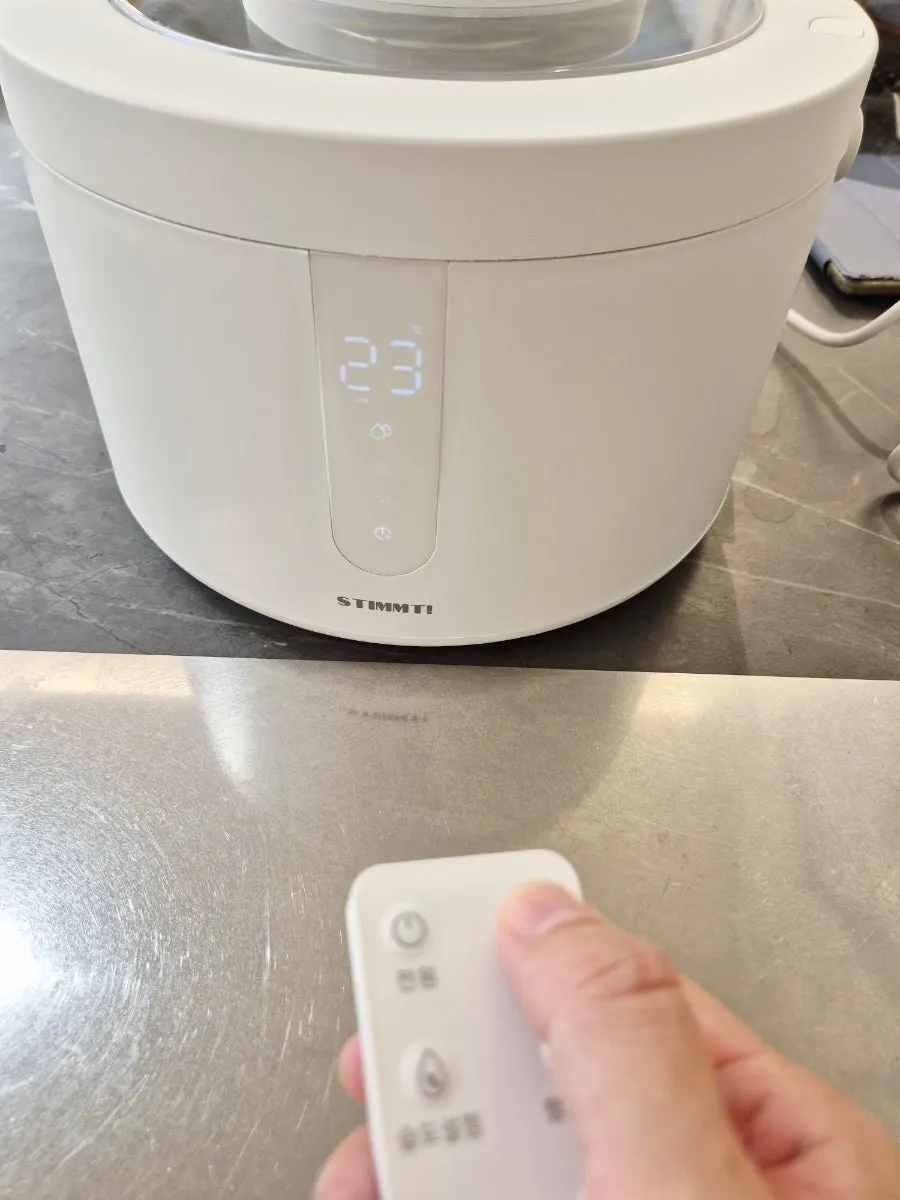Operating the humidifier with the remote control