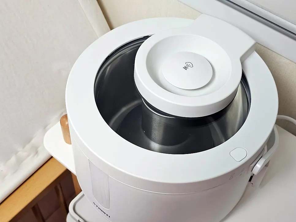 Open-structure heated humidifier