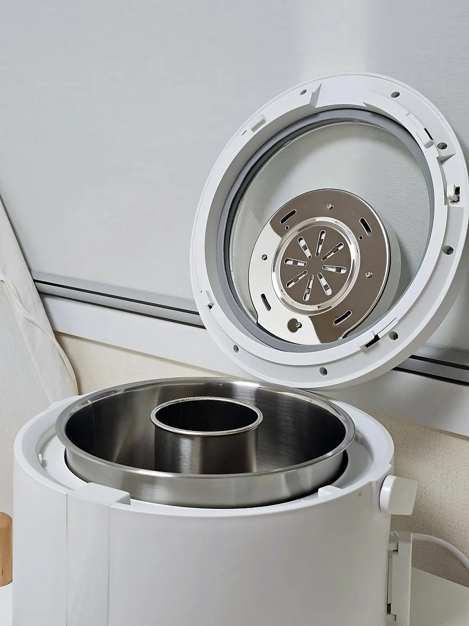 Removable humidifier lid