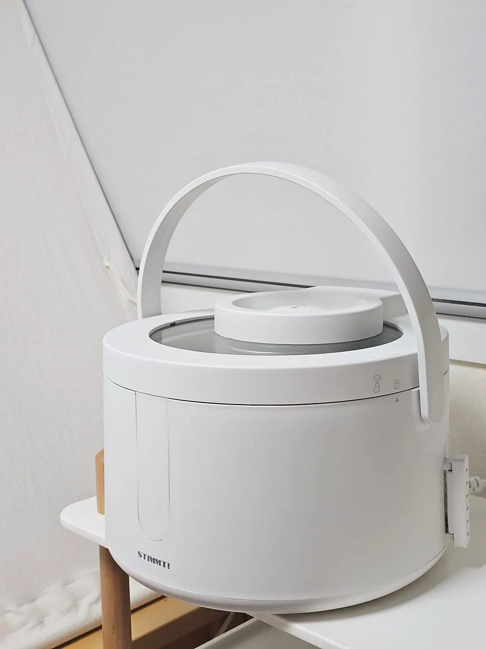Wide-base humidifier