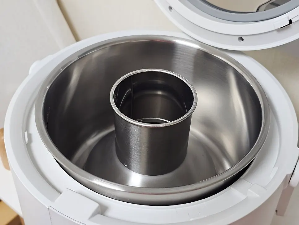Steam-tower-structure humidifier