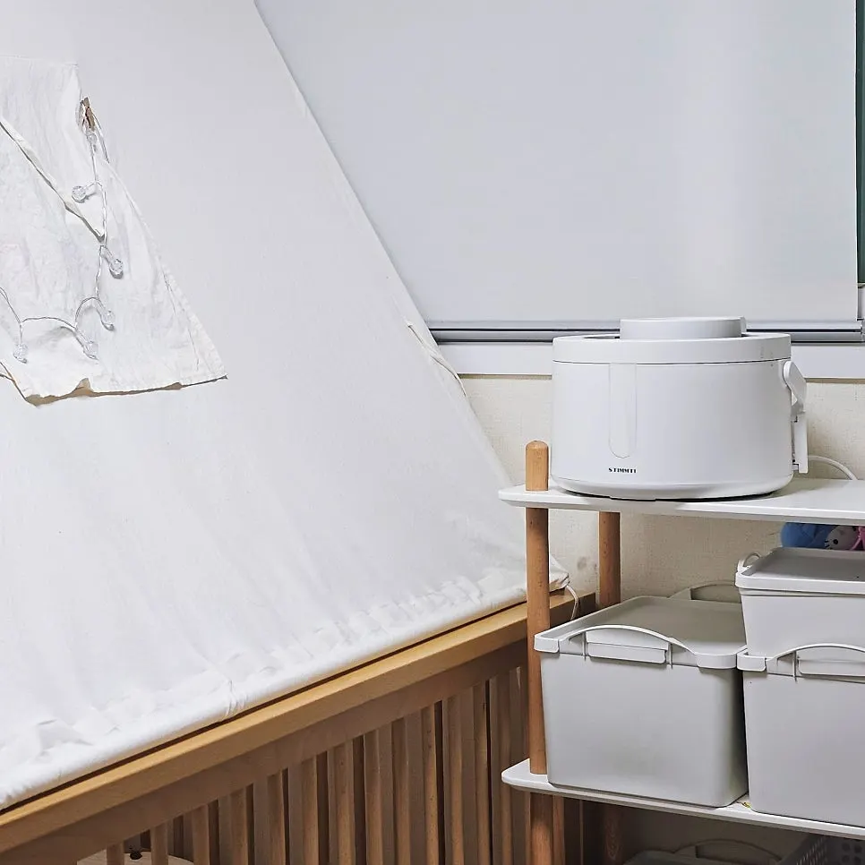 Sutimt heated humidifier for a baby room