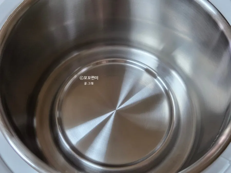 Heated humidifier showing its safety design