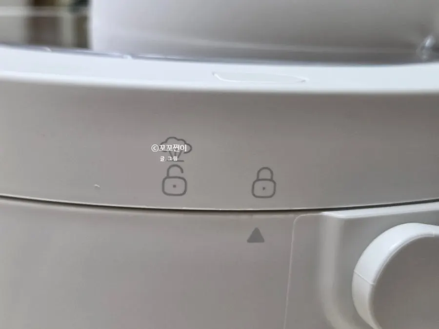 Wide base and double-lock mechanism