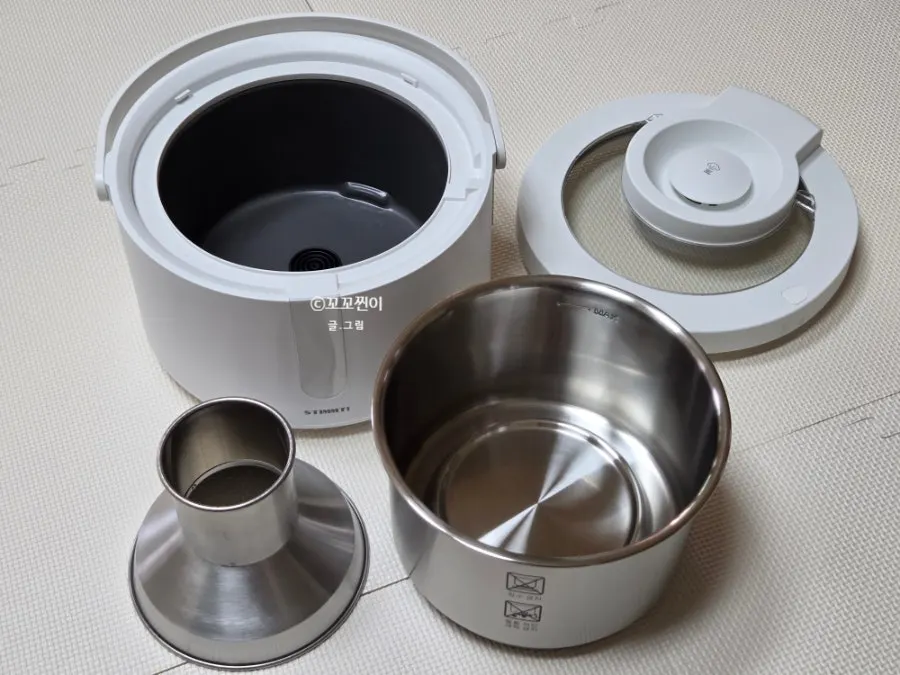 Heated humidifier that makes a water-boiling sound
