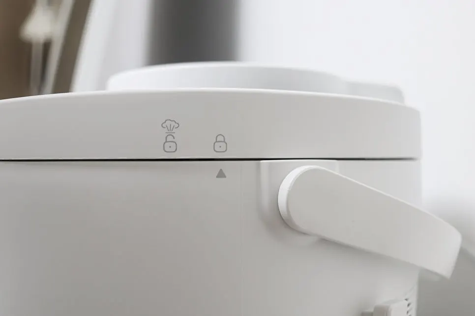 Humidifier double safety lock