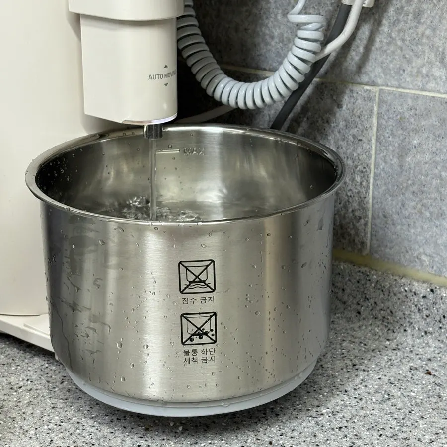 Cleaning the humidifier to remove polishing residue