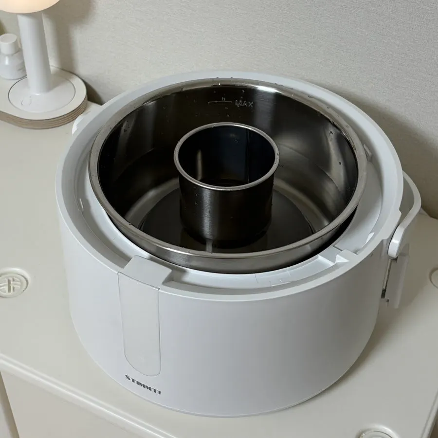 Cleaning the water tank and automatic cleaning mode