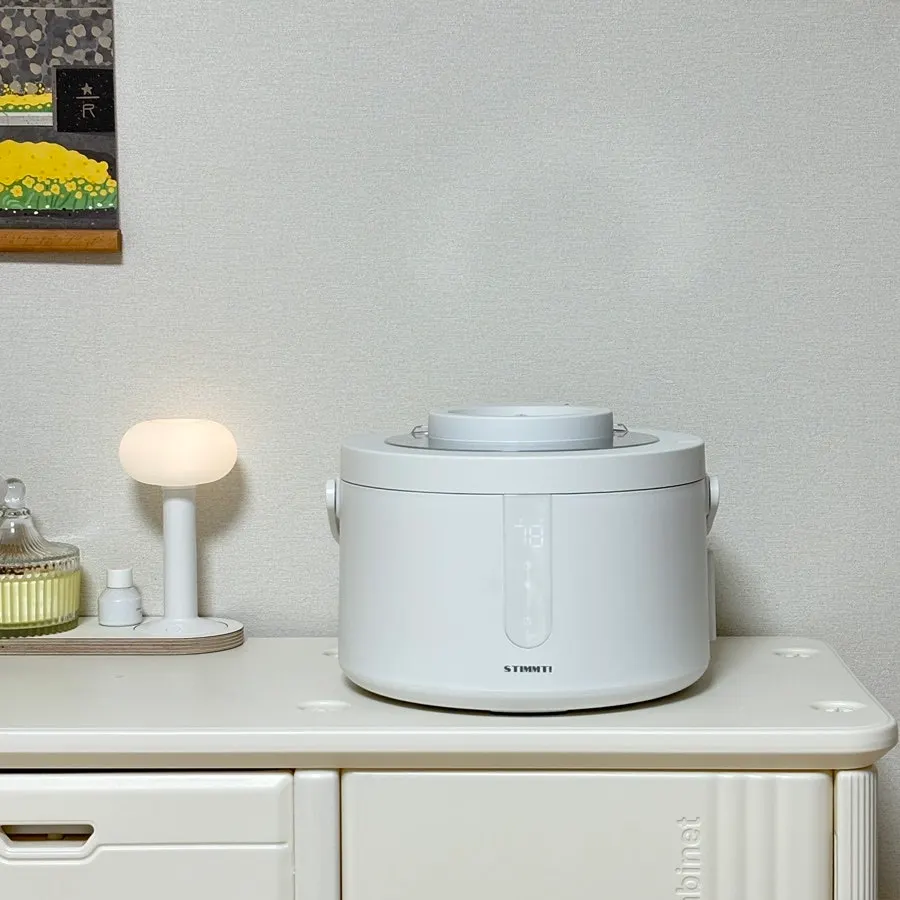 Top filling a heated humidifier