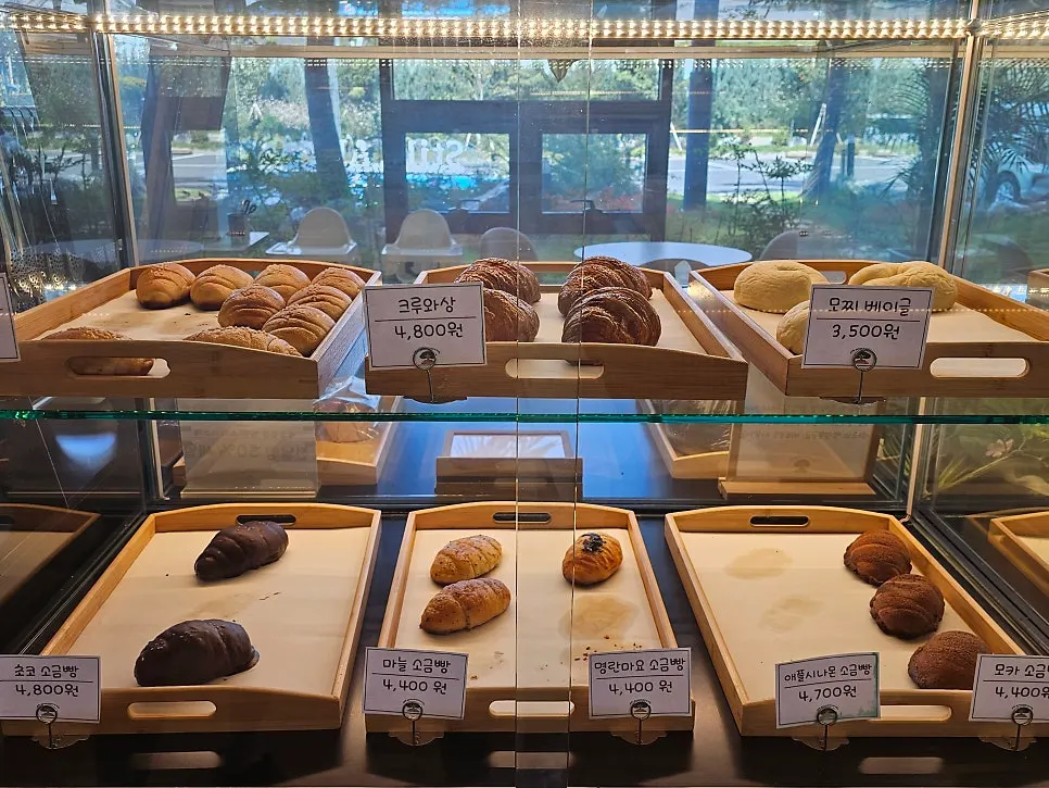 Mochi bagels and croissants on display