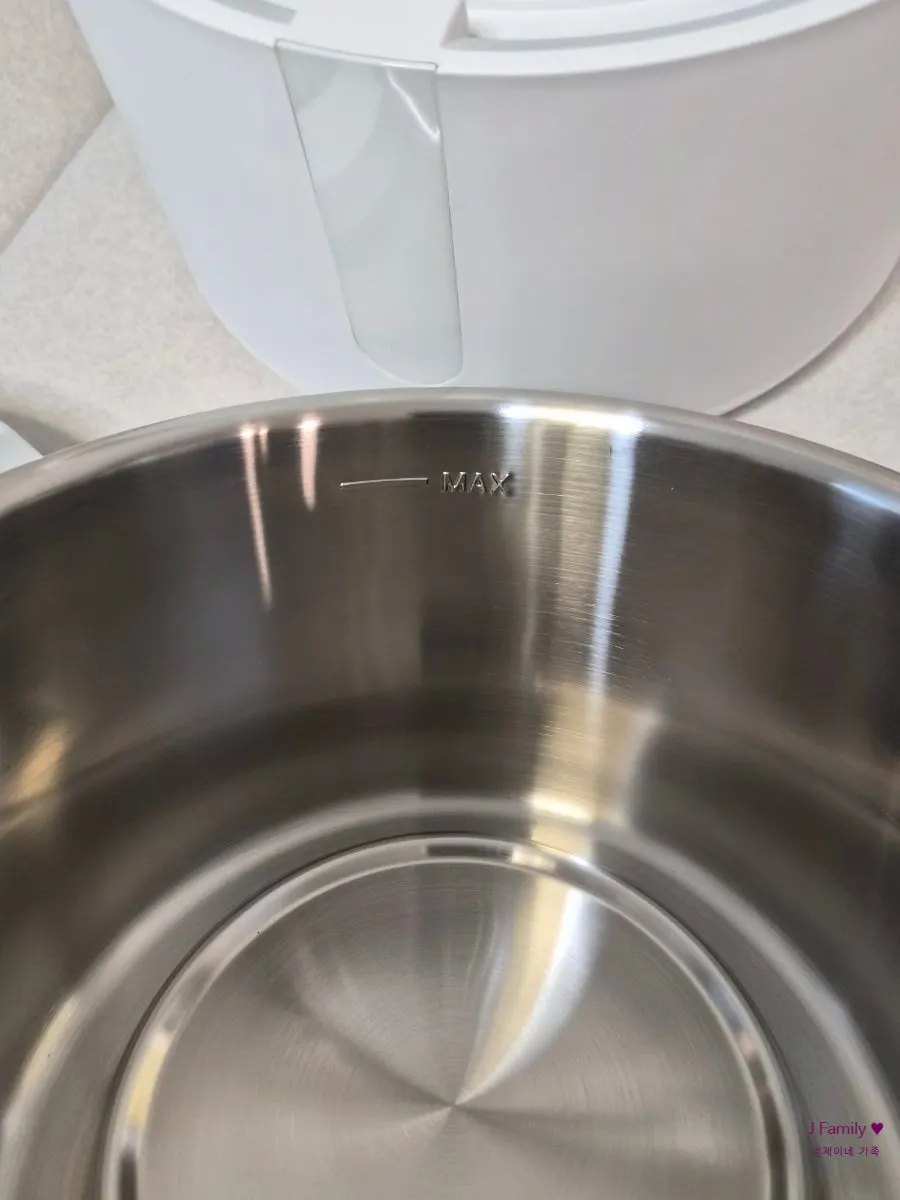 SUS316 stainless-steel parts that contact water