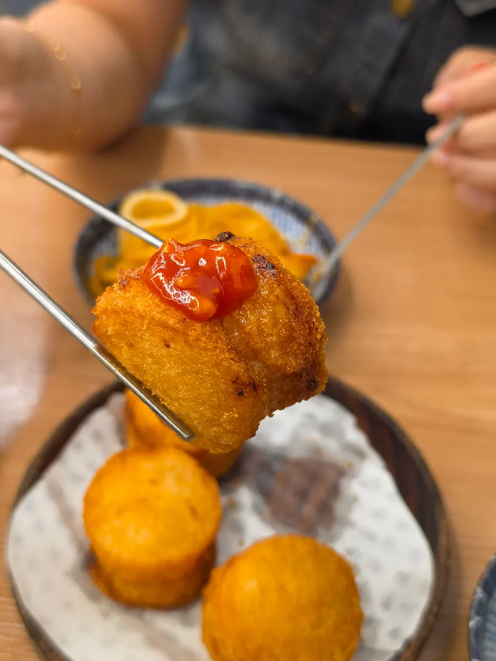 Menbosha served with dipping sauce