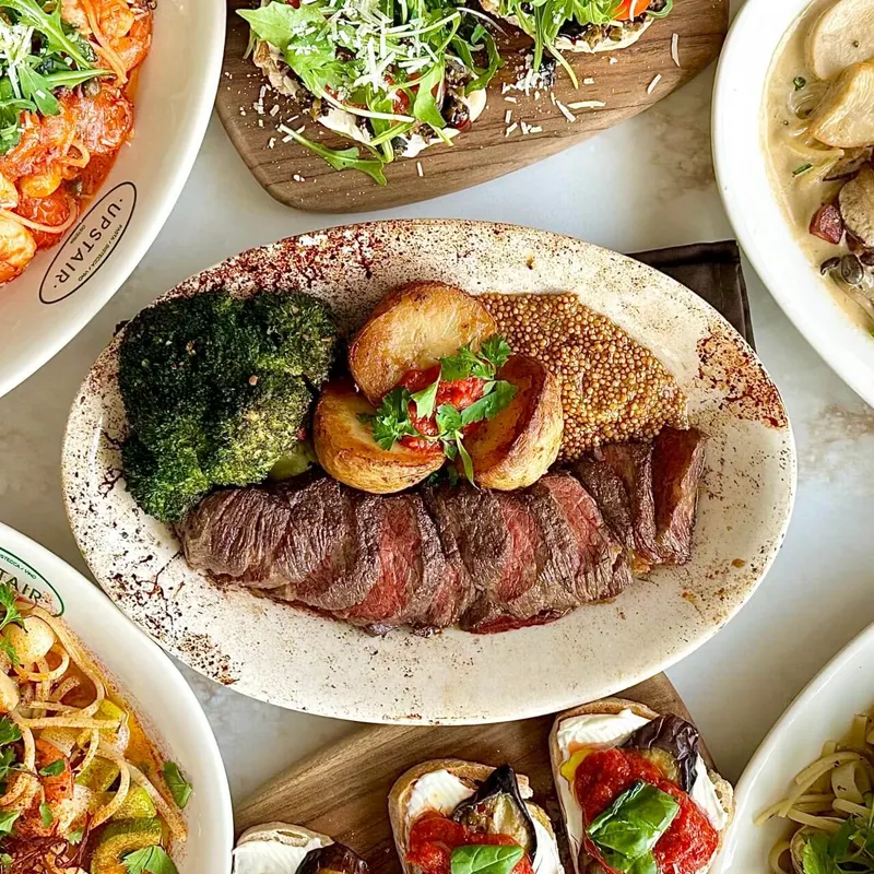 Upstair Kitchen バムリダンギル店 店舗写真 1/2
