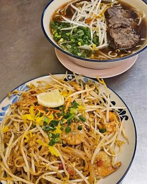 Drunkin Thai Sangam, photo 6 of 10