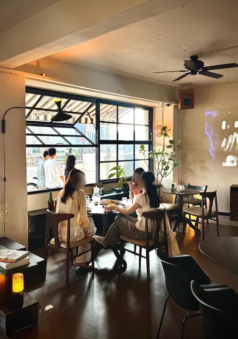 Nonchalant Lounge, photo 6 of 6