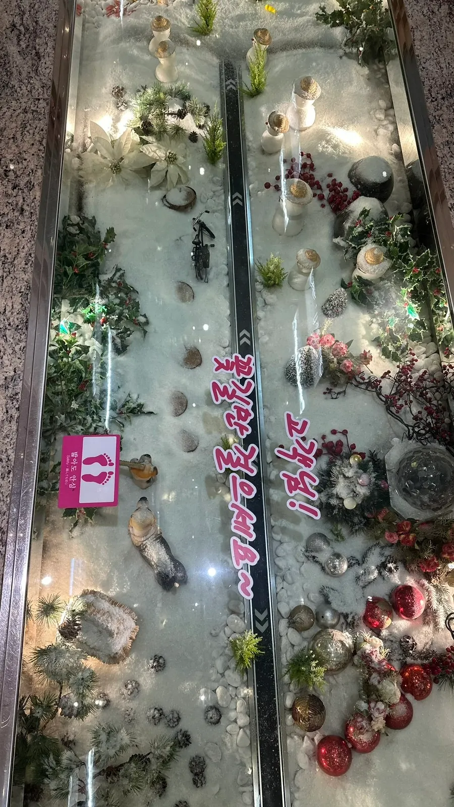 꽃길 콘셉트의 노래방 인테리어