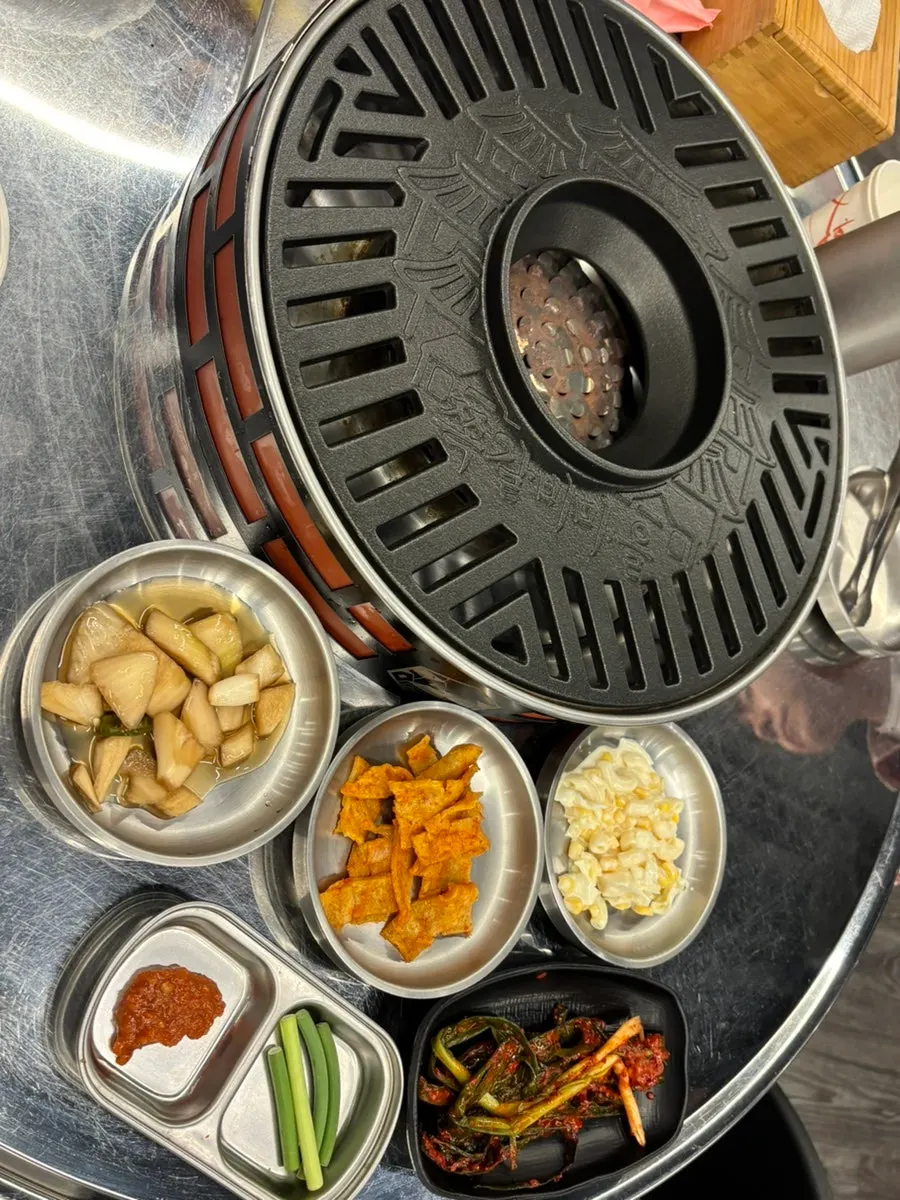 반찬 리필이 가능한 셀프바 코너
