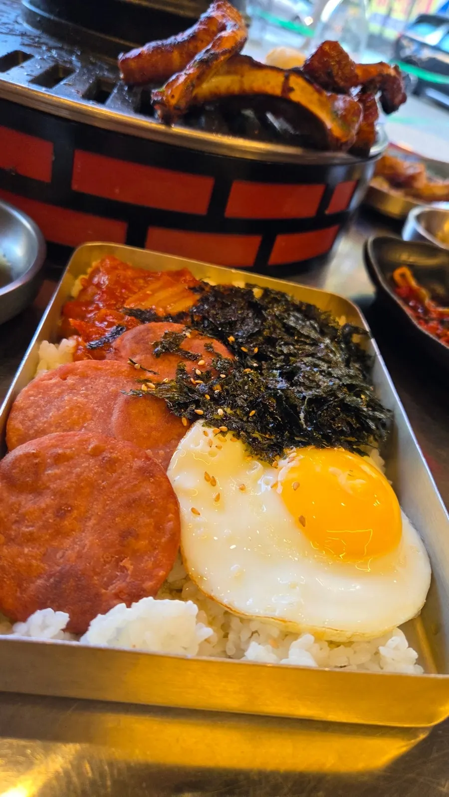 Nostalgic lunchbox in a retro lunchbox tin