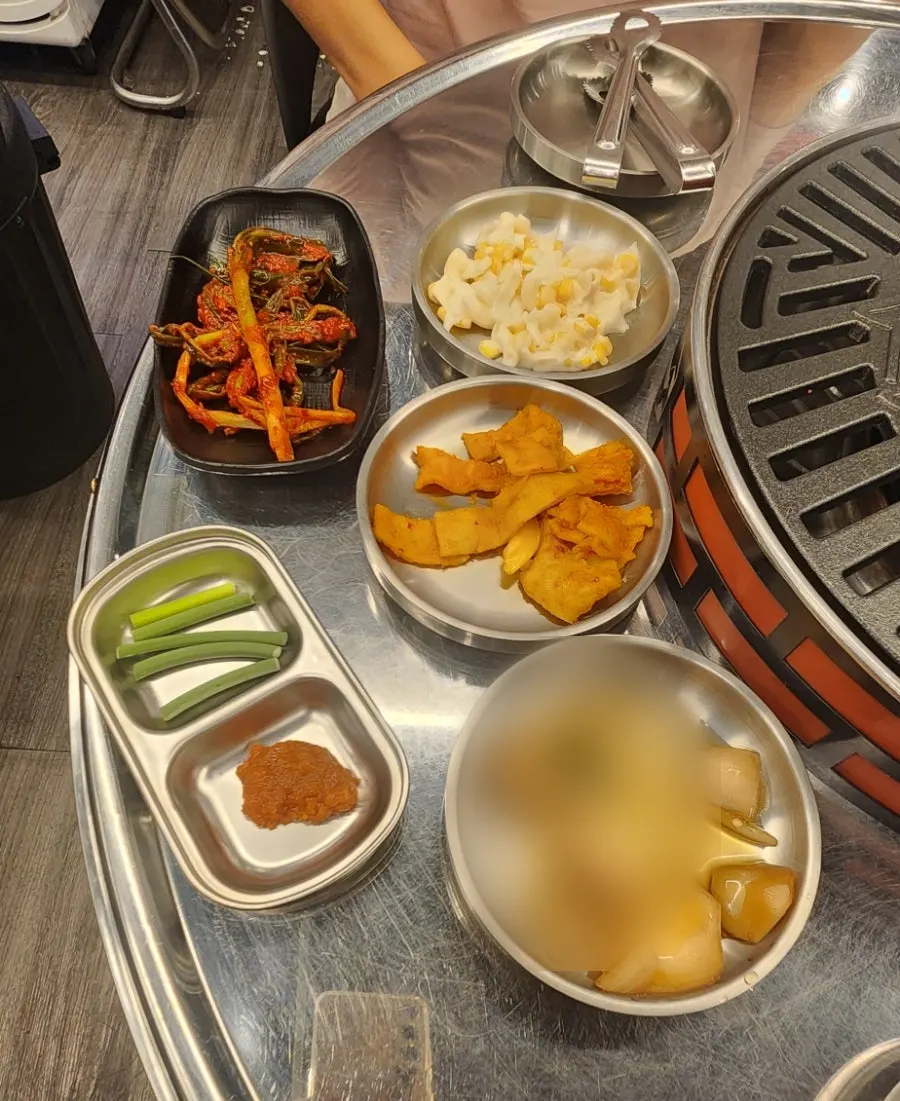 Order screen showing salt jjokgalbi and nostalgic lunchbox