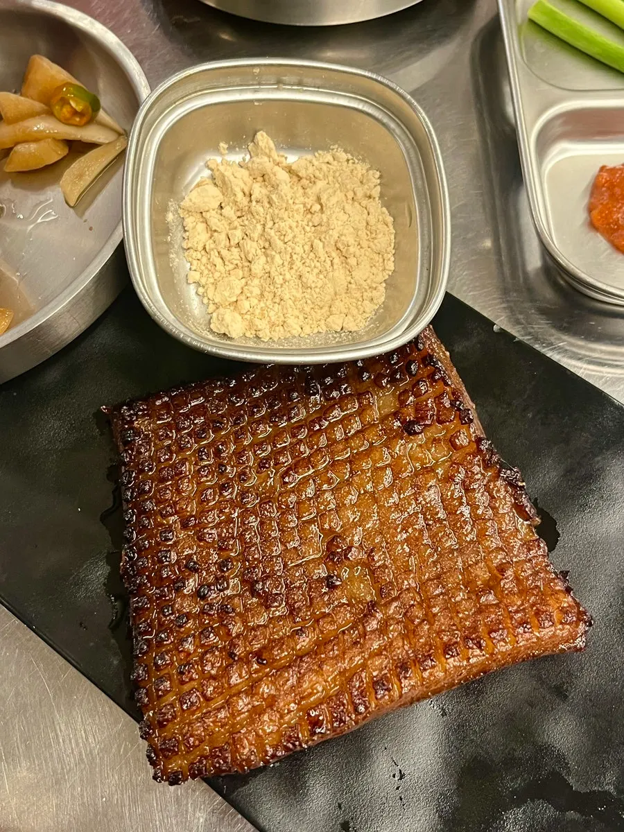 Honeycomb pork skin received from the review event