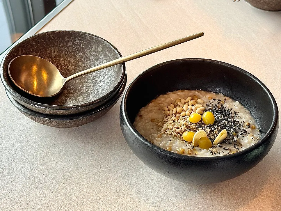 꿩고기로 끓인 보양죽 한 그릇
