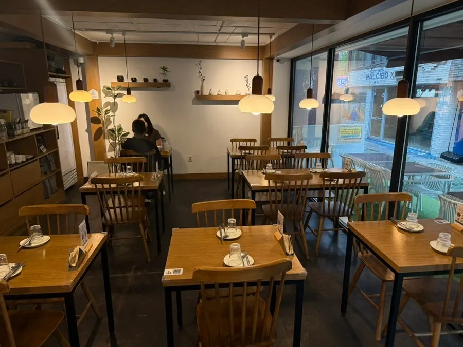 수수연남 실내 가로 컷