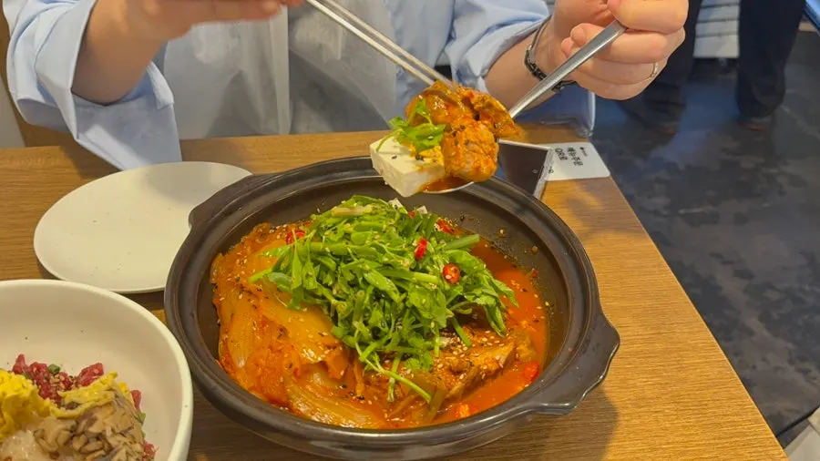 부드러운 수비드 목살 한 점