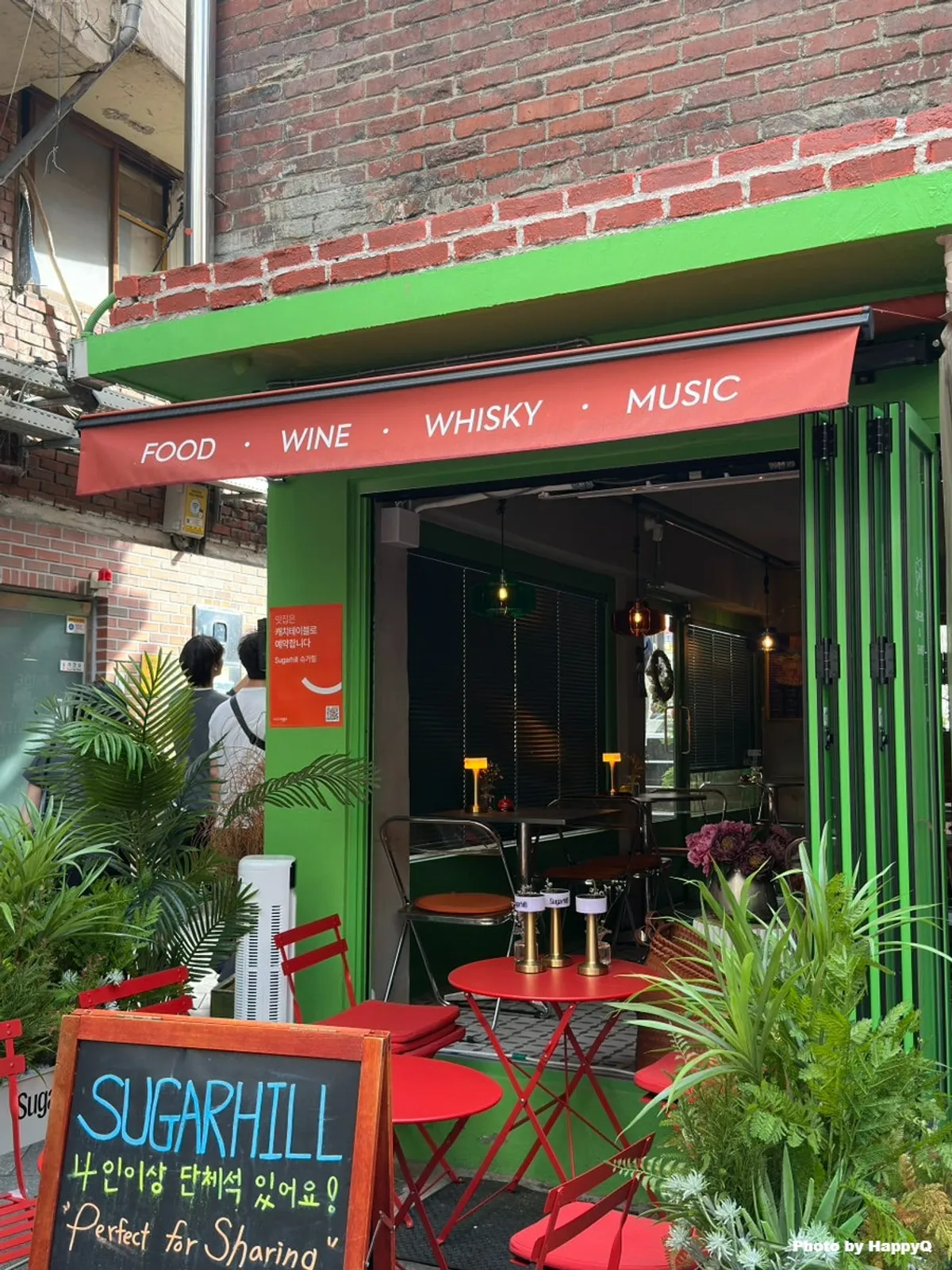 Exterior of Sugar Hill wine bar in Haebangchon's Sinheung Market
