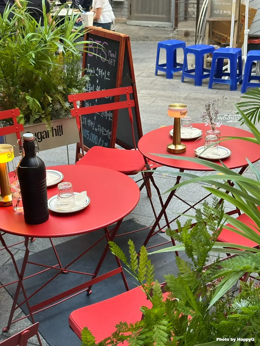 Outdoor table at Sugar Hill