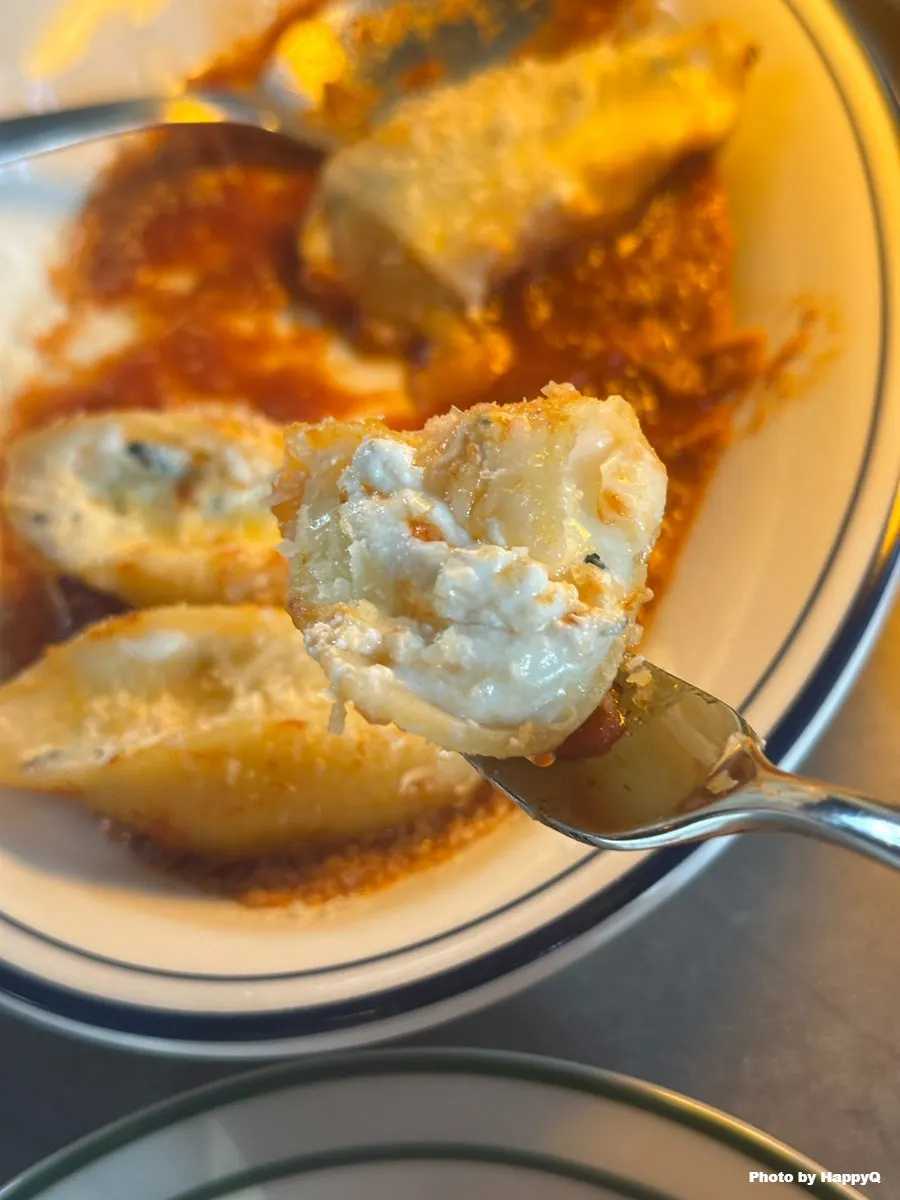 Plate of Bodeumi shell pasta