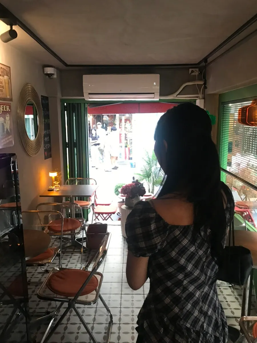 유럽 거리 느낌의 슈가힐 바깥 테라스 좌석