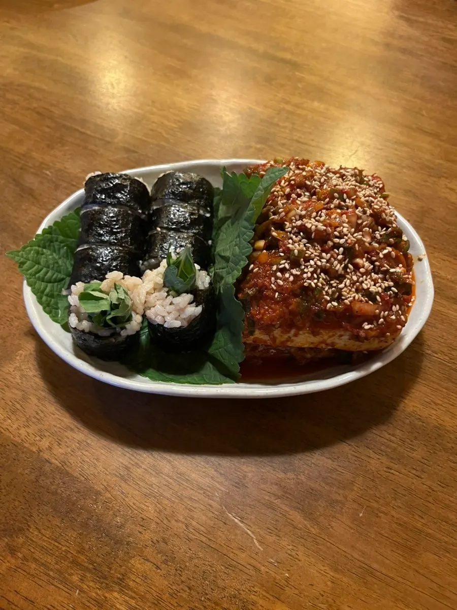 Sugi-bap made of braised tofu and perilla leaf gimbap
